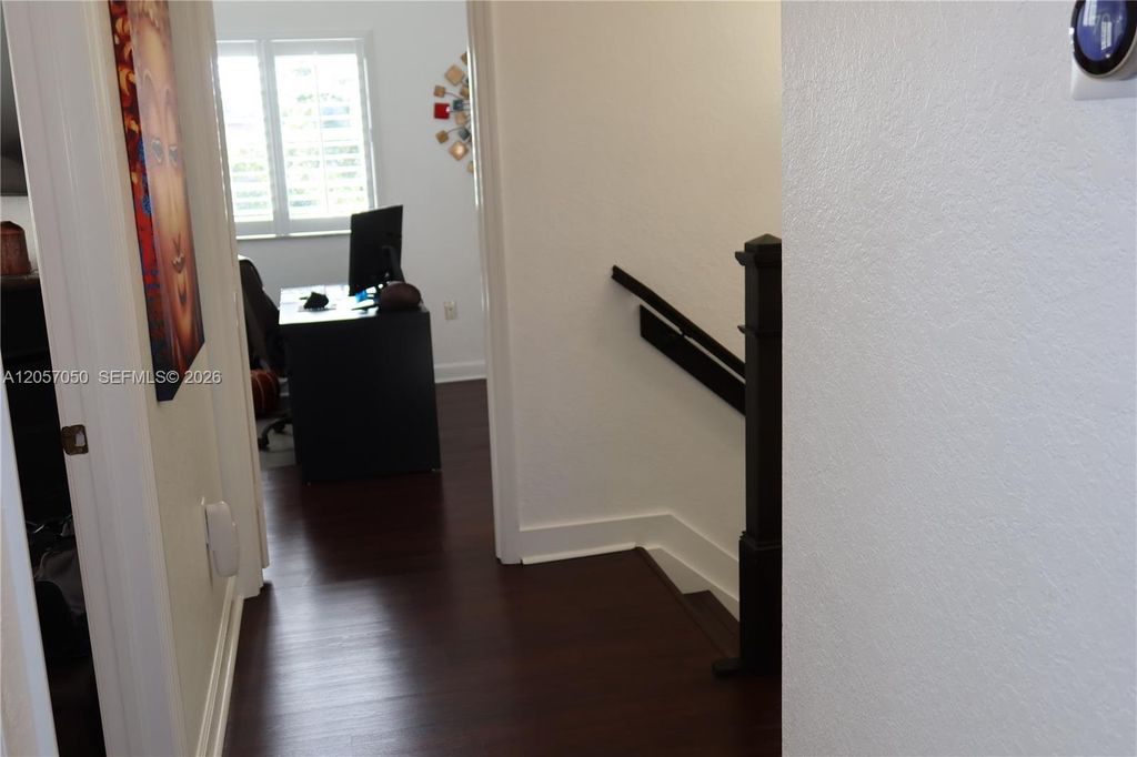 Image 5 of property listing at 22761 SW 93rd Psge, Cutler Bay, FL 33190