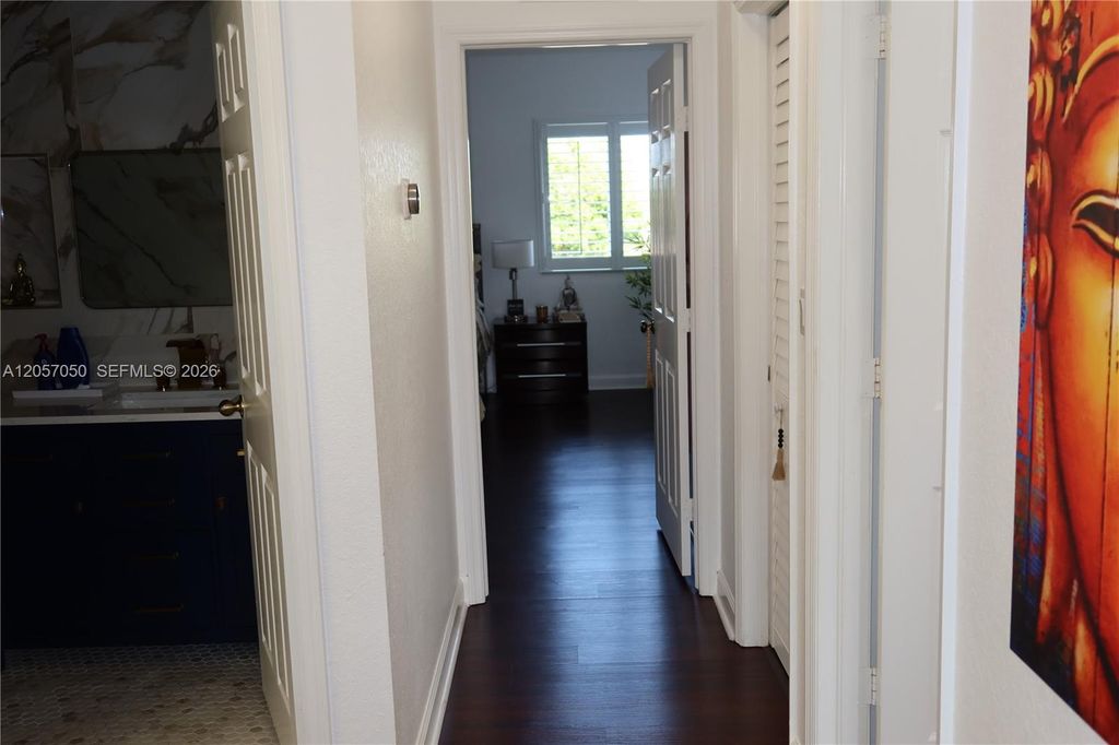 Image 6 of property listing at 22761 SW 93rd Psge, Cutler Bay, FL 33190
