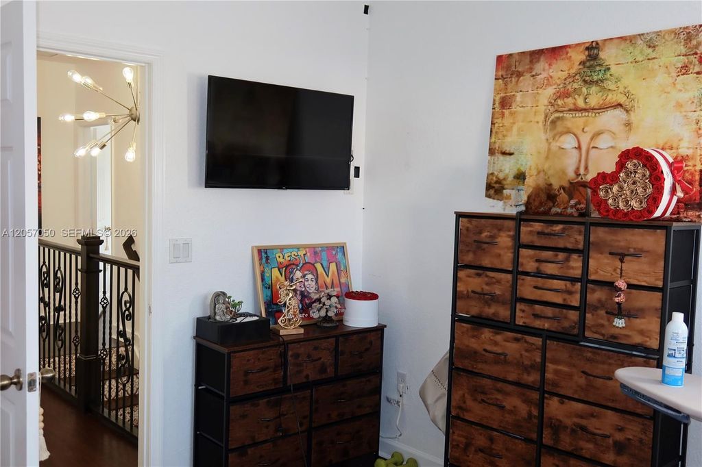Image 9 of property listing at 22761 SW 93rd Psge, Cutler Bay, FL 33190