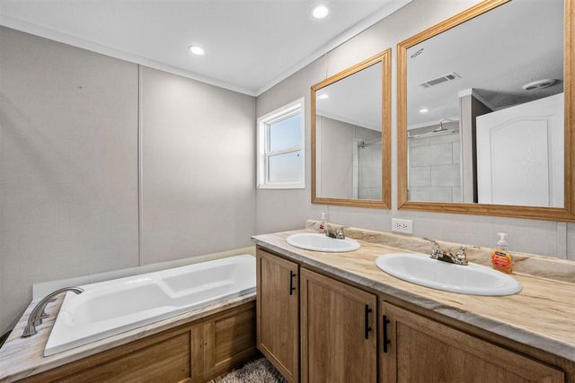 101 Pond View, Elgin, OK 73538