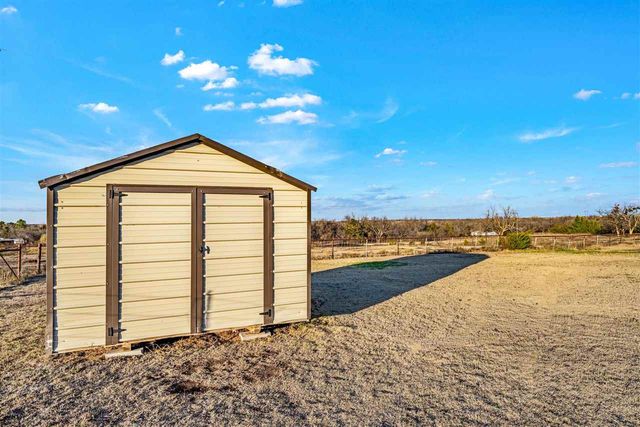 101 Pond View, Elgin, OK 73538