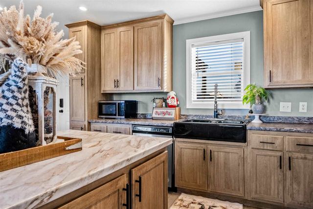 101 Pond View, Elgin, OK 73538