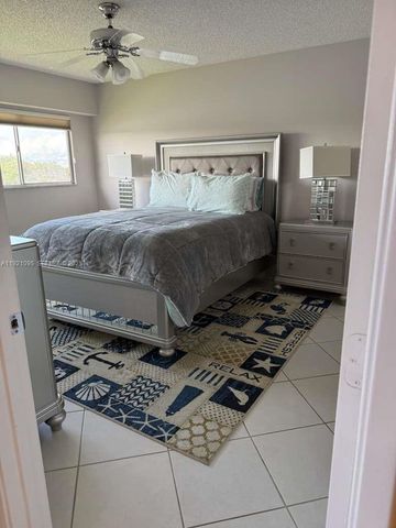 950 SW 138th Ave 409B, Pembroke Pines, FL 33027