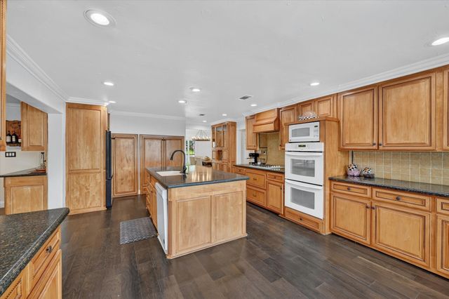 1946 Sussex Drive, Carrollton, TX 75007