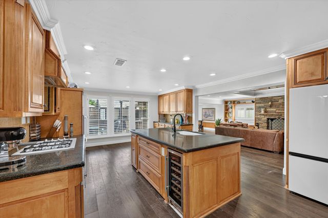1946 Sussex Drive, Carrollton, TX 75007