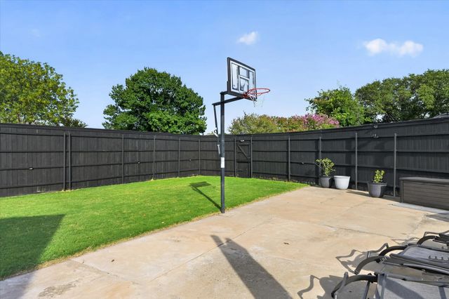 1946 Sussex Drive, Carrollton, TX 75007