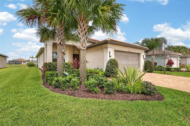 11662 SW Moon River Way, Port St. Lucie, FL 34987