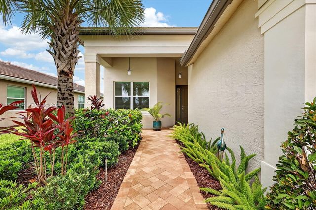 11662 SW Moon River Way, Port St. Lucie, FL 34987