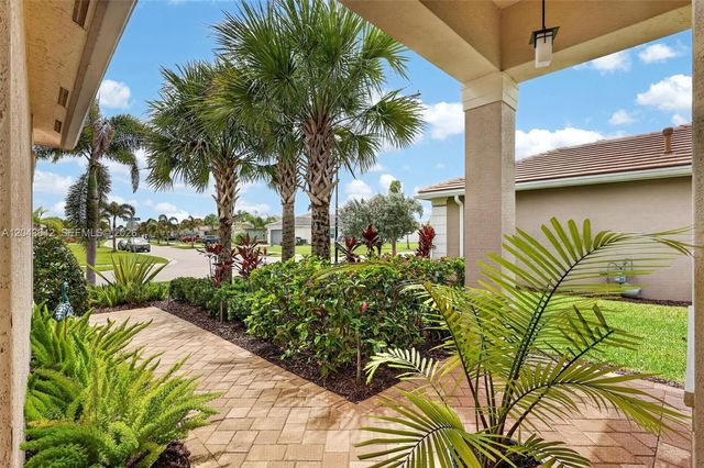 11662 SW Moon River Way, Port St. Lucie, FL 34987