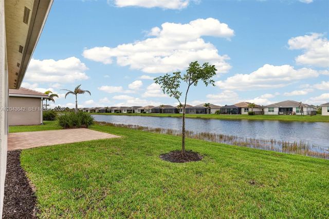 11662 SW Moon River Way, Port St. Lucie, FL 34987