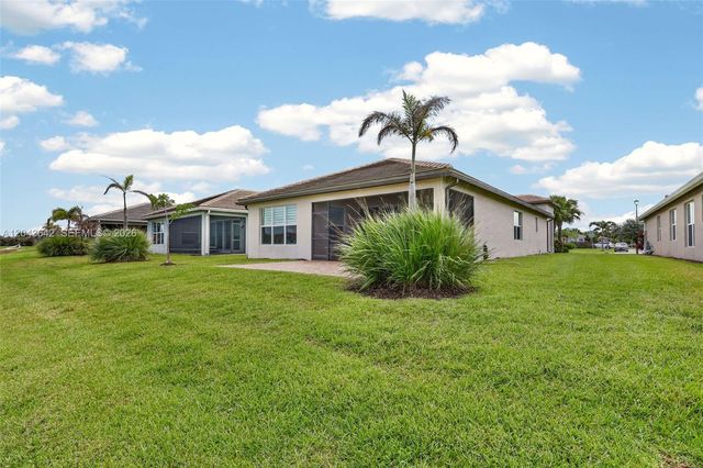 11662 SW Moon River Way, Port St. Lucie, FL 34987