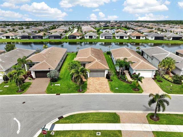 11662 SW Moon River Way, Port St. Lucie, FL 34987