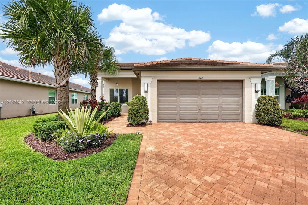 11662 SW Moon River Way, Port St. Lucie, FL 34987