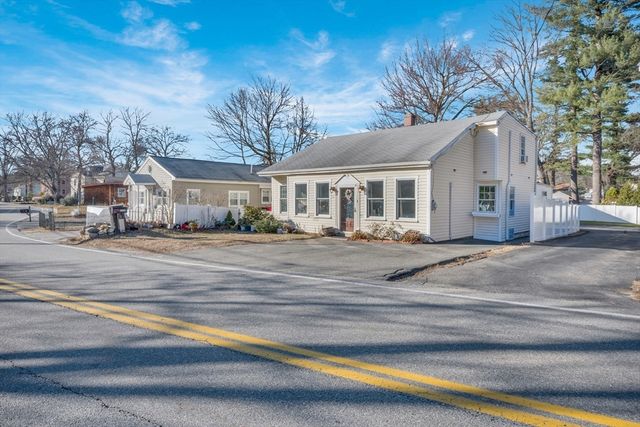 111 Grove Ave, Wilmington, MA 01887