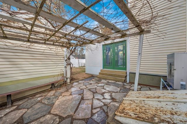 111 Grove Ave, Wilmington, MA 01887