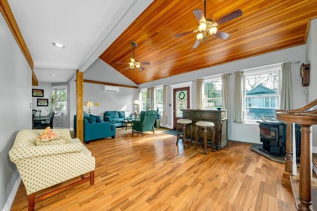 111 Grove Ave, Wilmington, MA 01887