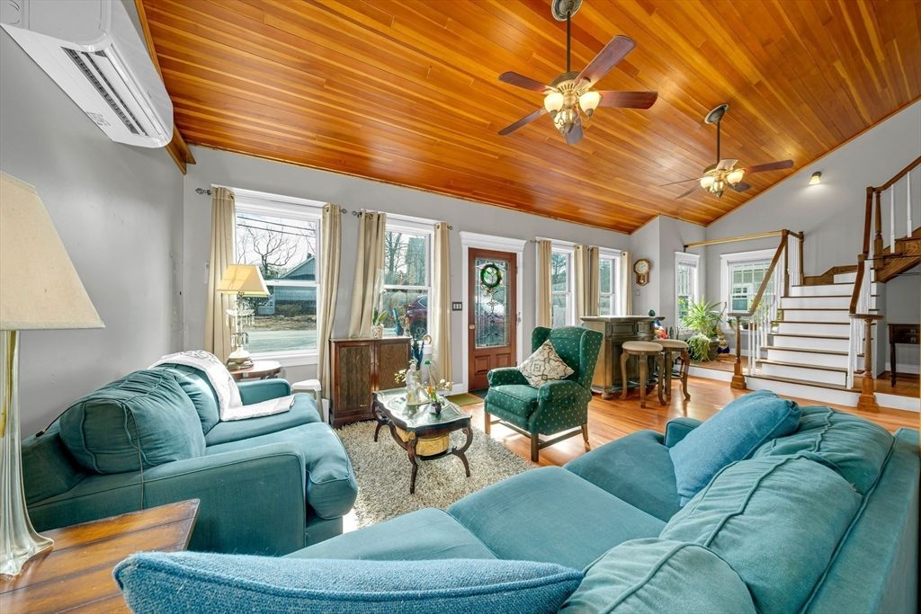 111 Grove Ave, Wilmington, MA 01887