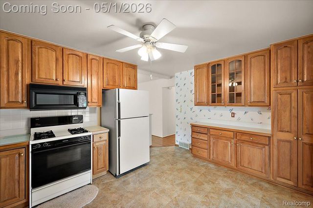 28696 Patricia Avenue, Warren, MI 48092
