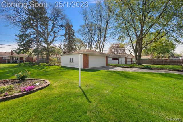 28696 Patricia Avenue, Warren, MI 48092