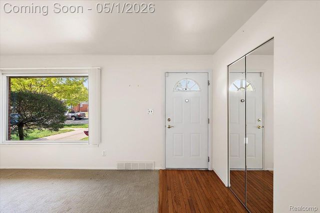 28696 Patricia Avenue, Warren, MI 48092