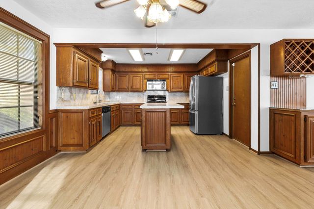 554 Harbor Drive, Onalaska, TX 77360