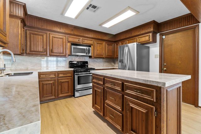554 Harbor Drive, Onalaska, TX 77360