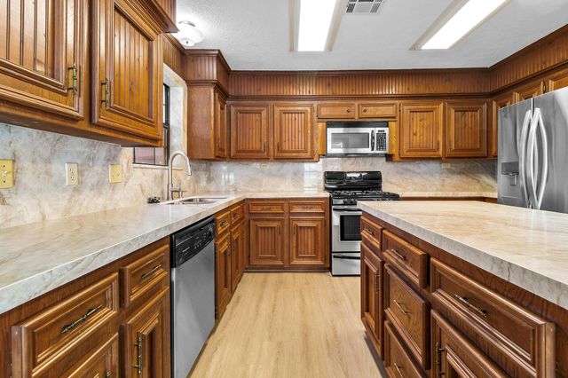 554 Harbor Drive, Onalaska, TX 77360