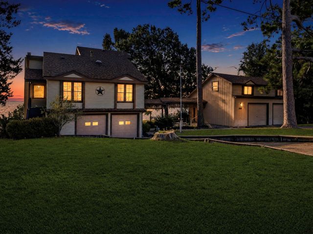 554 Harbor Drive, Onalaska, TX 77360