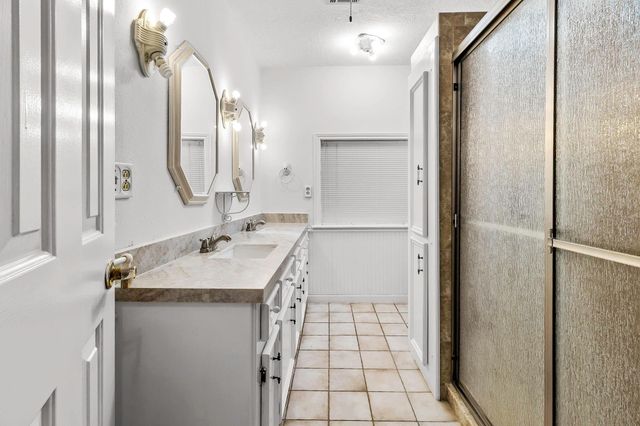 554 Harbor Drive, Onalaska, TX 77360