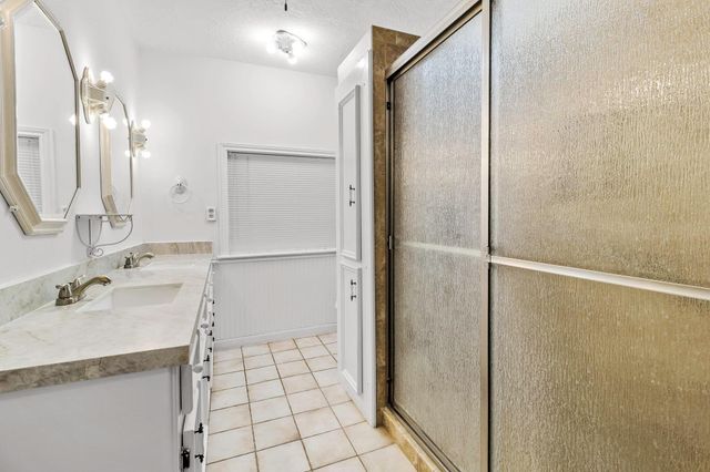 554 Harbor Drive, Onalaska, TX 77360