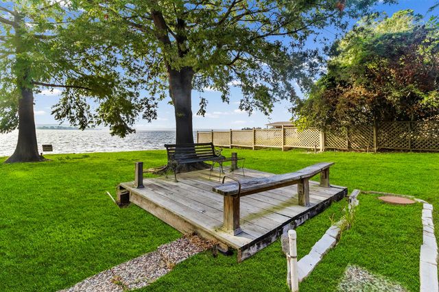 554 Harbor Drive, Onalaska, TX 77360