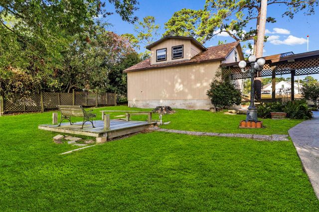554 Harbor Drive, Onalaska, TX 77360