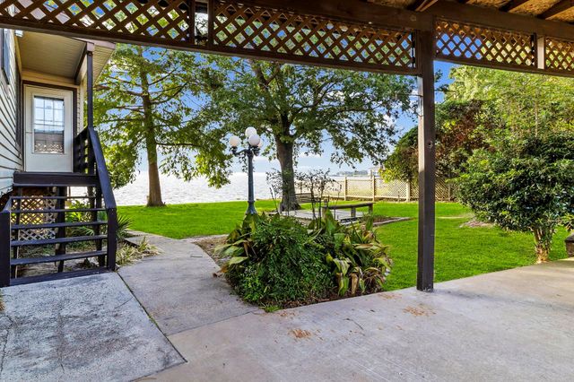 554 Harbor Drive, Onalaska, TX 77360