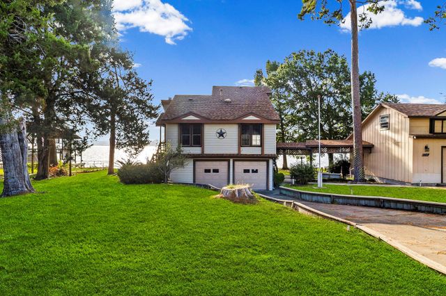 554 Harbor Drive, Onalaska, TX 77360