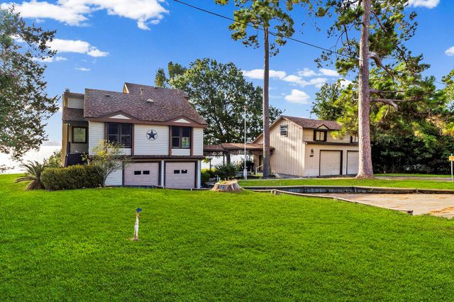 554 Harbor Drive, Onalaska, TX 77360