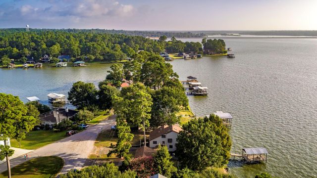 554 Harbor Drive, Onalaska, TX 77360