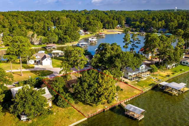 554 Harbor Drive, Onalaska, TX 77360
