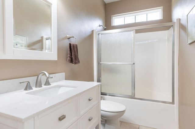 180 Wisconsin Road, Hollister, MO 65672