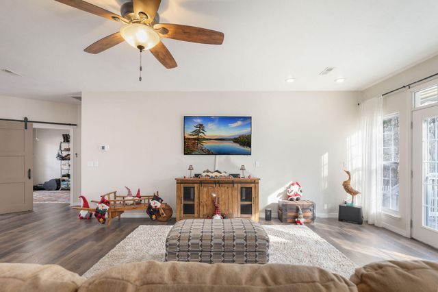 180 Wisconsin Road, Hollister, MO 65672