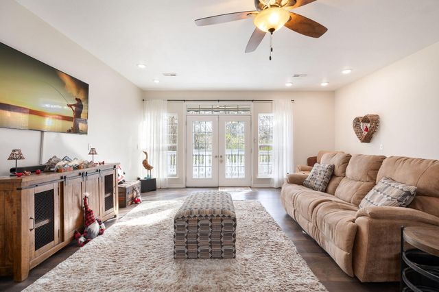 180 Wisconsin Road, Hollister, MO 65672