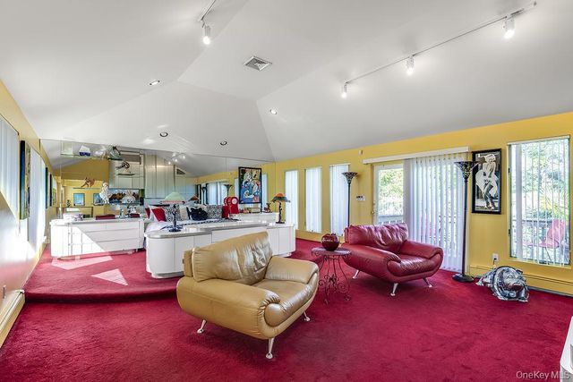 900 Kilmer Lane, North Woodmere, NY 11581