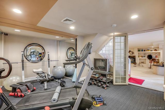 900 Kilmer Lane, North Woodmere, NY 11581