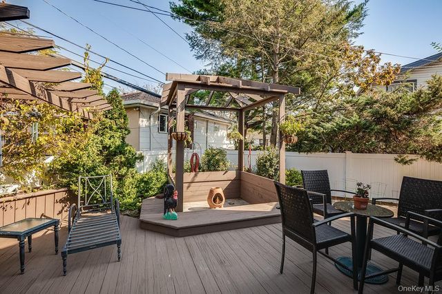 900 Kilmer Lane, North Woodmere, NY 11581