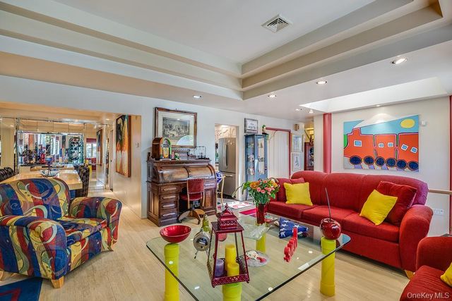 900 Kilmer Lane, North Woodmere, NY 11581