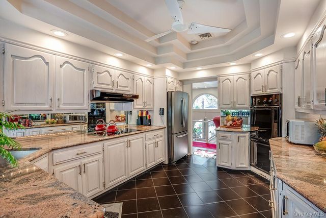 900 Kilmer Lane, North Woodmere, NY 11581