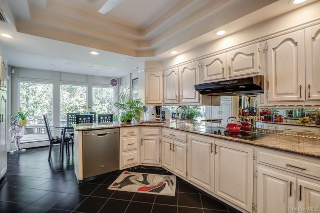 900 Kilmer Lane, North Woodmere, NY 11581