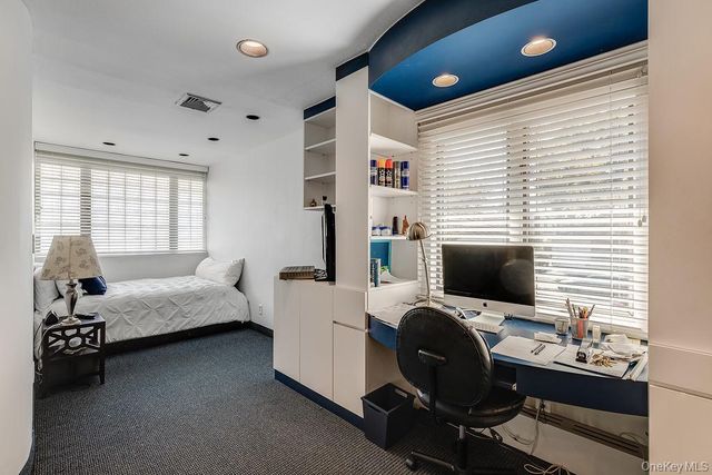 900 Kilmer Lane, North Woodmere, NY 11581