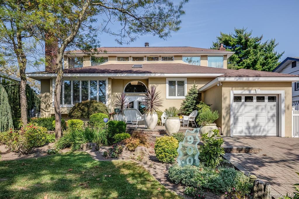 900 Kilmer Lane, North Woodmere, NY 11581