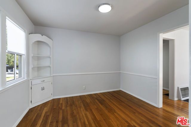 15222 Dickens Street, Los Angeles, CA 91403