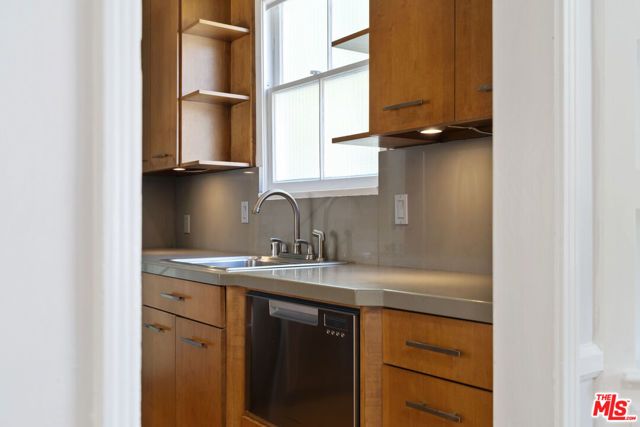 15222 Dickens Street, Los Angeles, CA 91403